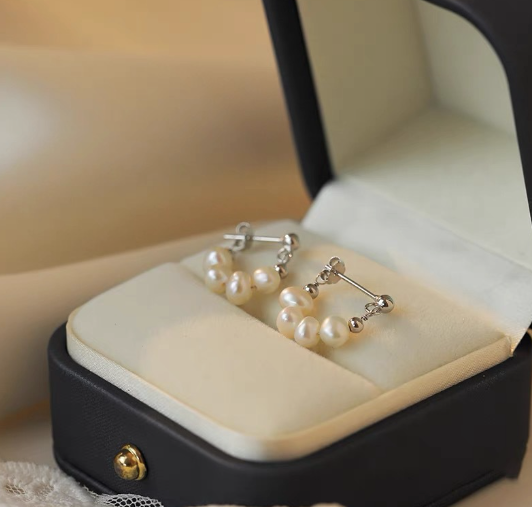Natural Freshwater Pearl Earring