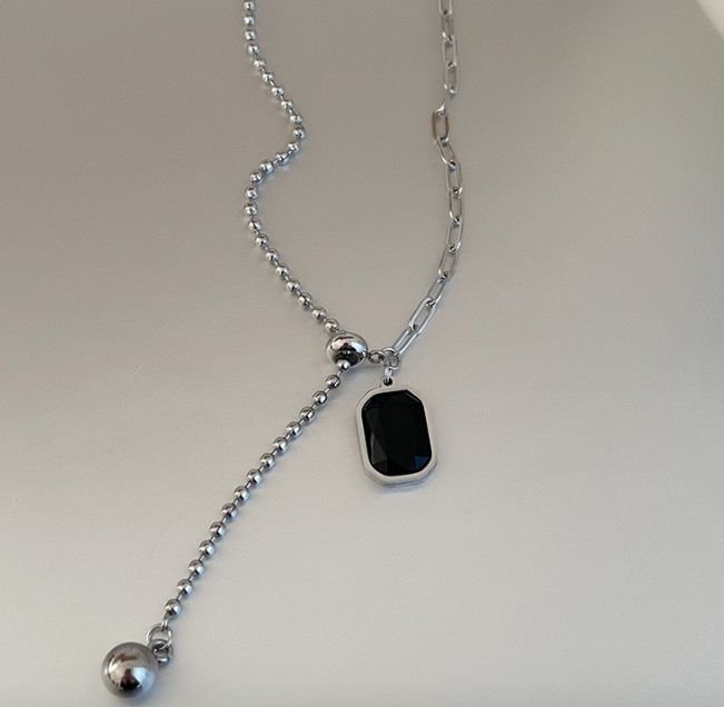 Black Gemstone Pendant Sweater Necklace