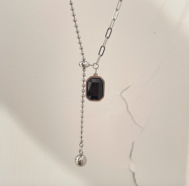 Black Gemstone Pendant Sweater Necklace