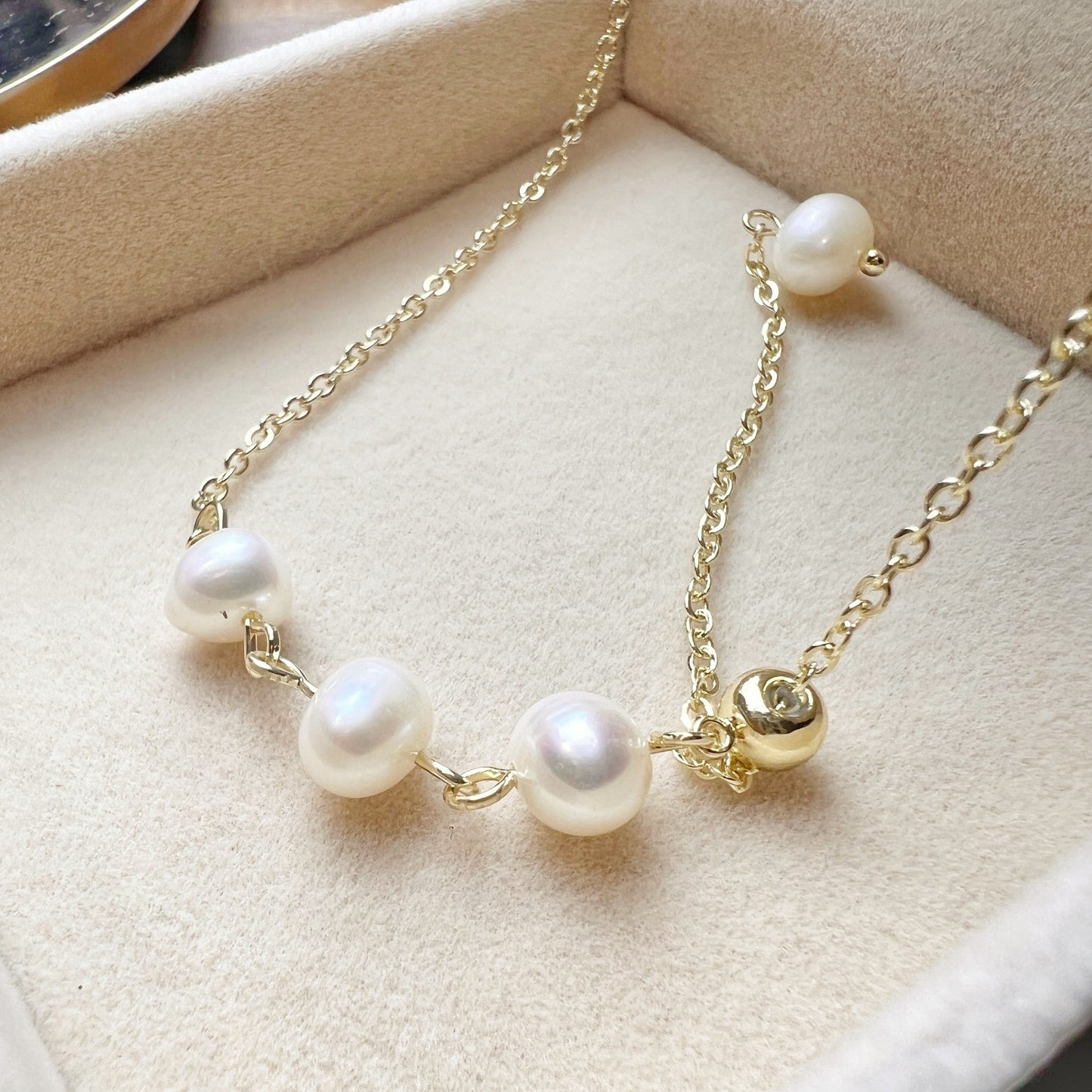 18K GOLD | Natural Freshwater Pearl Pull Necklace